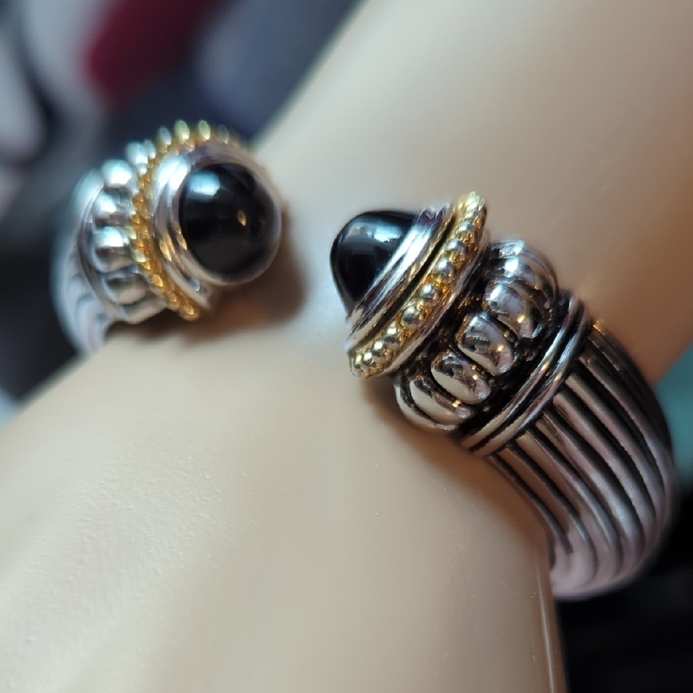 Vintage Black and Gold Women's Jewelry - Picture 2 of 4